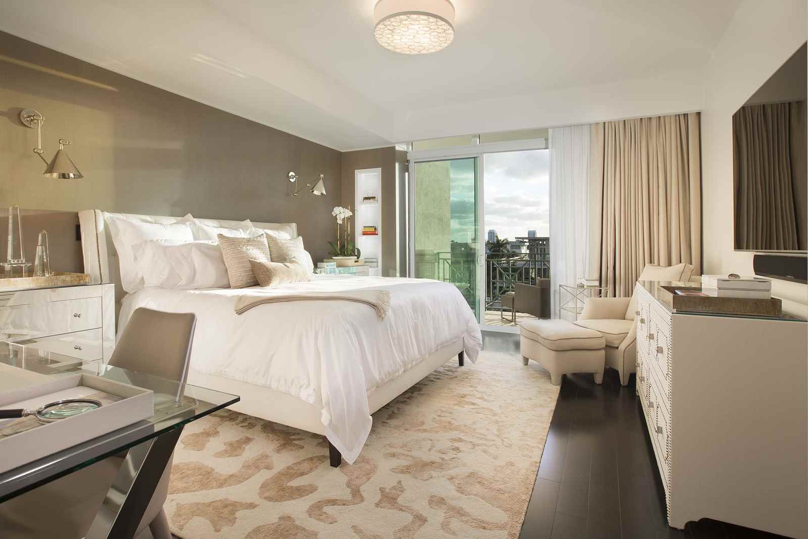 Contemporary Penthouse Interior Design Near Waterfront photo