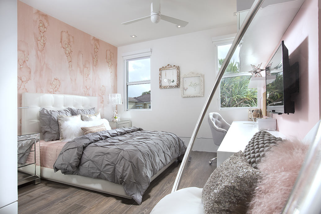 Fabulous wallpaper - Girl Bedroom