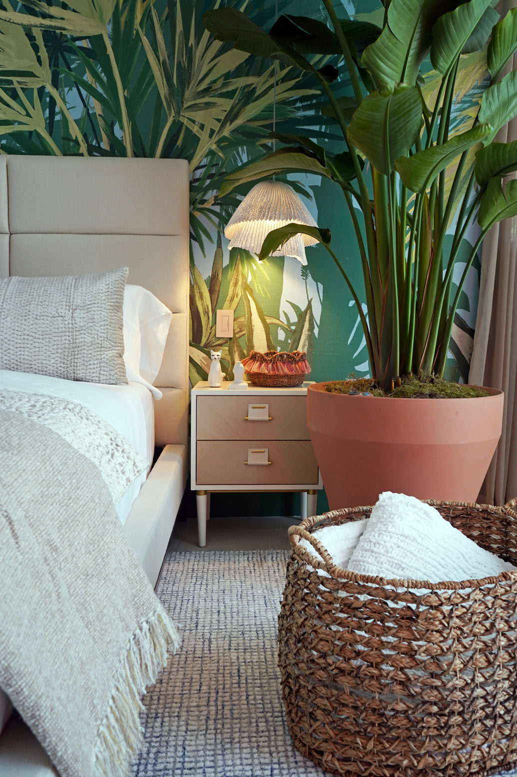 A Tropical Resort-Inspired Guest Room Design