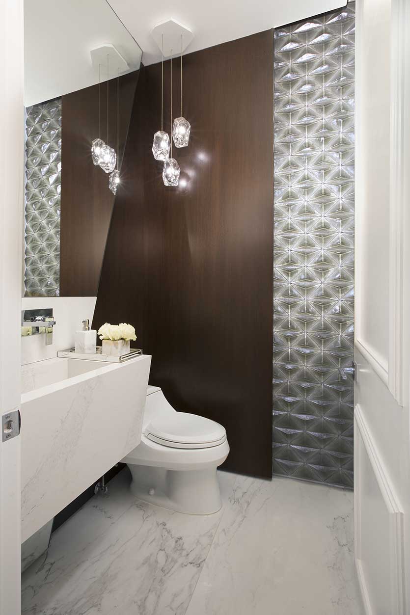 Glossy tiles in bathroom design