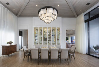 Traditional Dining Room Decor With Chandelier