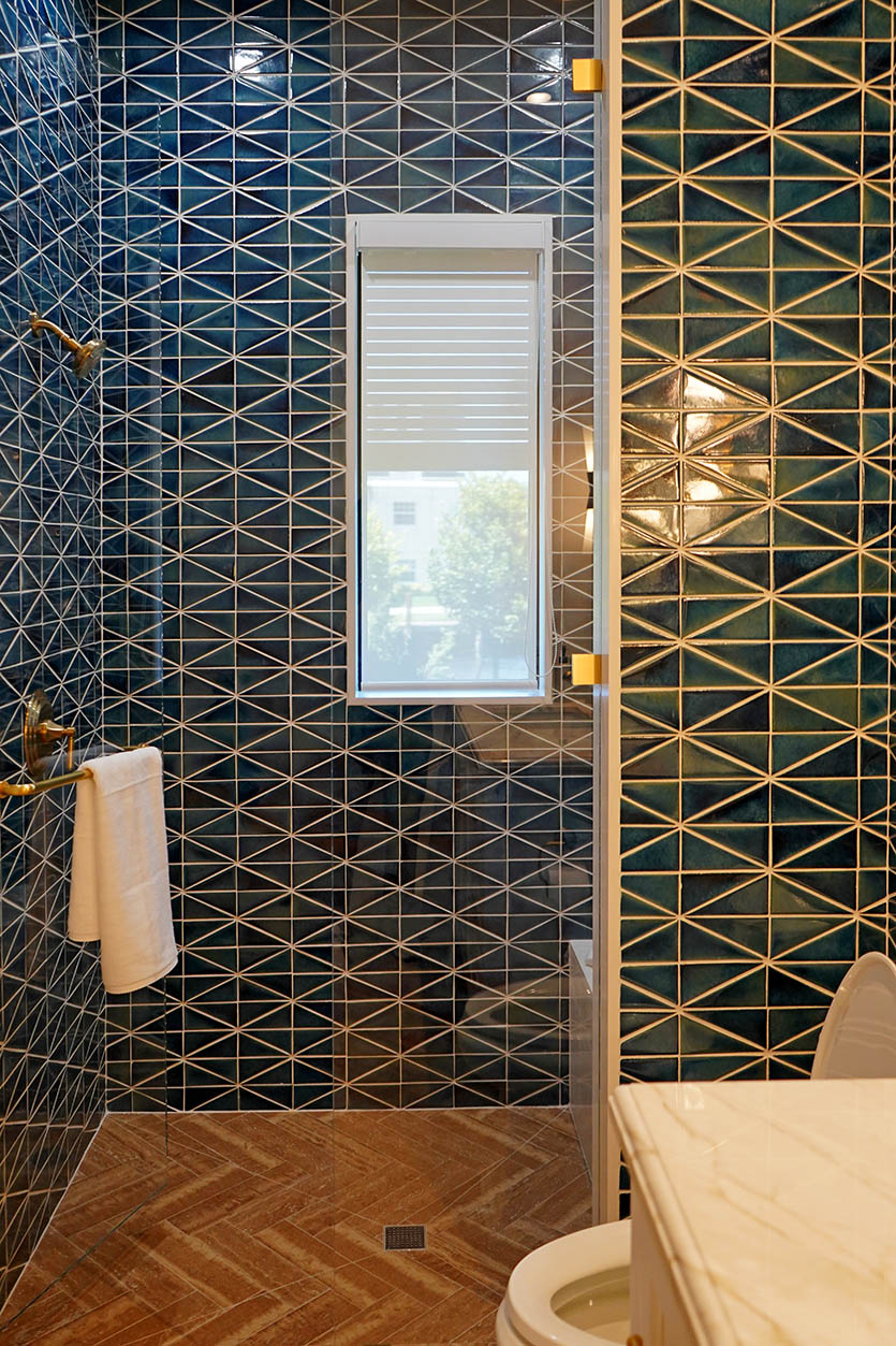 Elegant Bathroom Design Featuring Blue Tiles