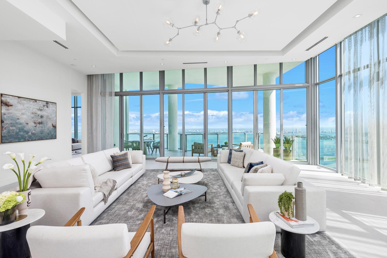 Curated visual reference: Sophisticated Design Highlighting Special Features In A Penthouse Photo Inspiration