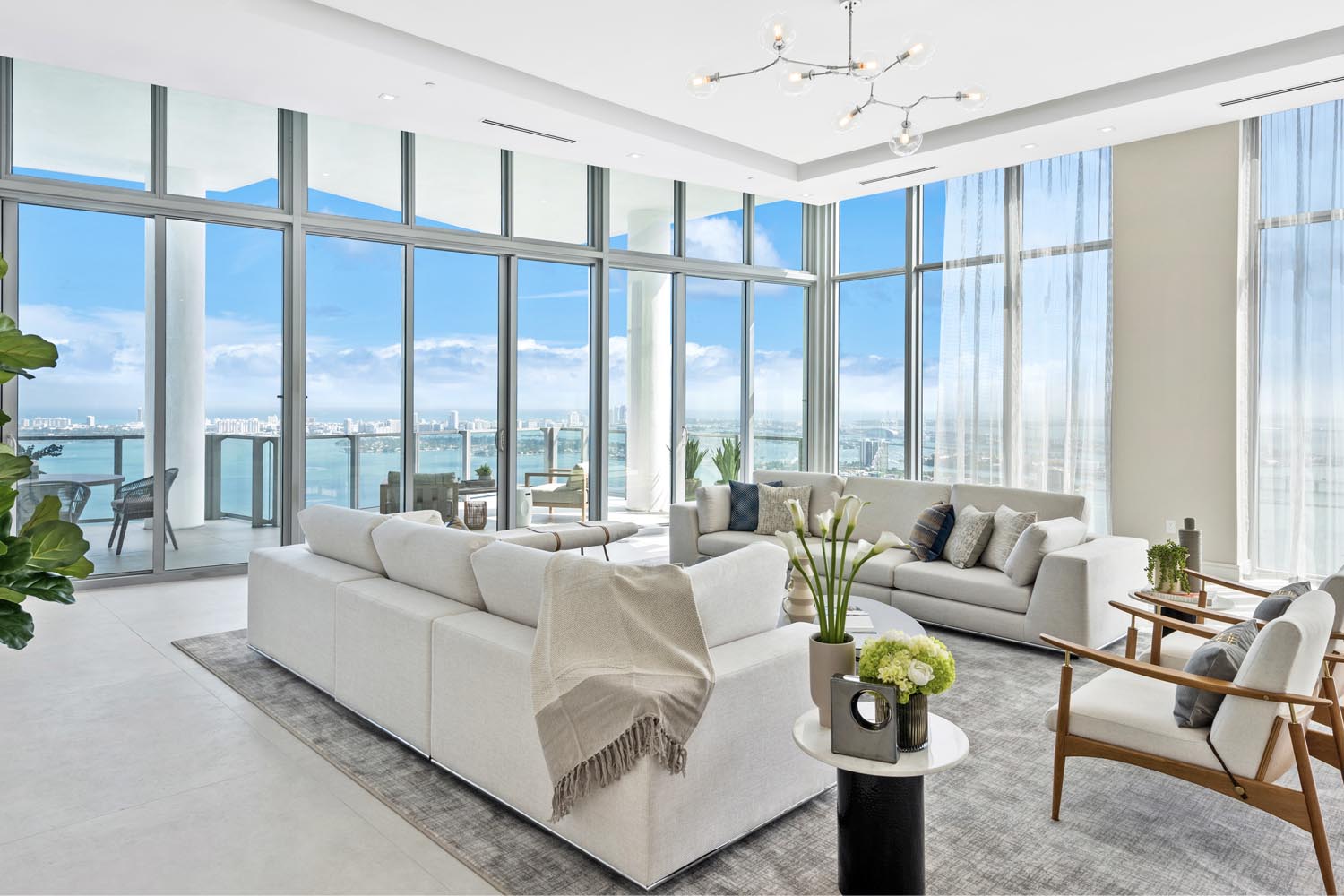 Sophisticated Design: Highlighting Special Features in a Penthouse - Condo Penthouse Rentals With Confessionals