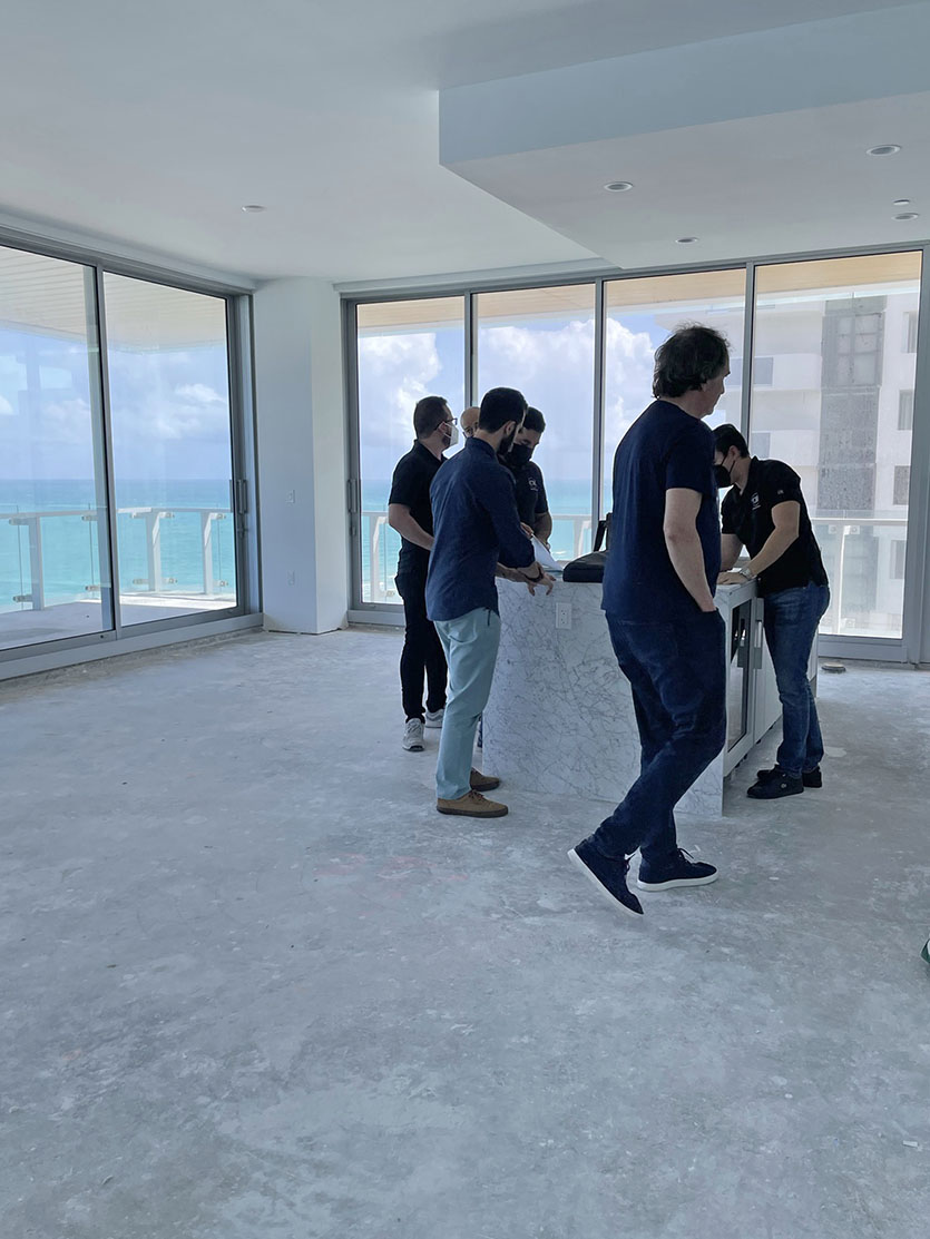How Florida Interior Designers Work With A General Contractor